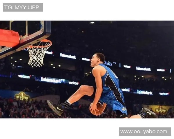 马卢阿奇表现抢眼3中2贡献4分4板1助并送出5次盖帽展现防守实力 马卢阿奇表现抢眼3中2贡献4分4板1助并送出5次盖帽展现防守实力